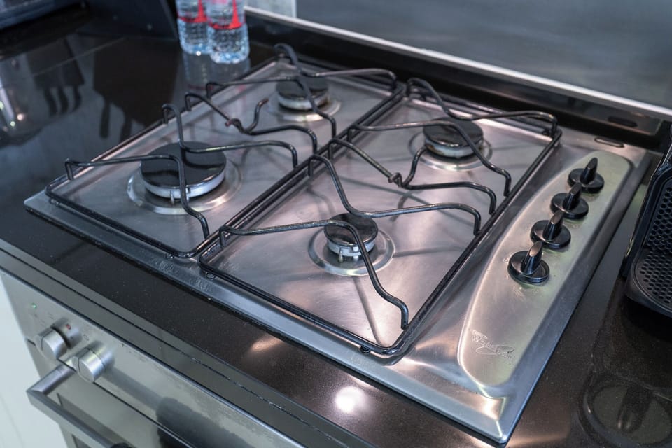 Classic Apartment, Balcony, City View | Private kitchen | Fridge, microwave, oven, stovetop