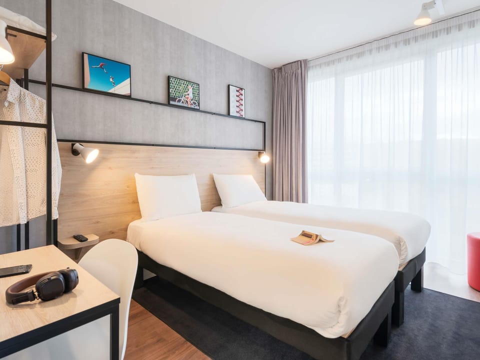 Standard Room, 2 Twin Beds | Desk, laptop workspace, blackout drapes, soundproofing