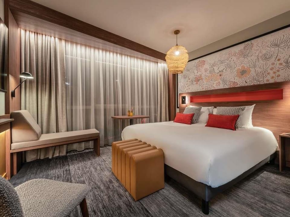Deluxe Room, 1 Double Bed, Bay View | In-room safe, laptop workspace, blackout drapes, soundproofing