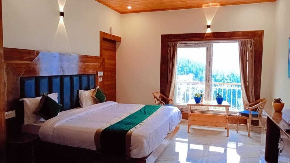 Deluxe Double Room, Lake View | Premium bedding, down comforters, Select Comfort beds, desk
