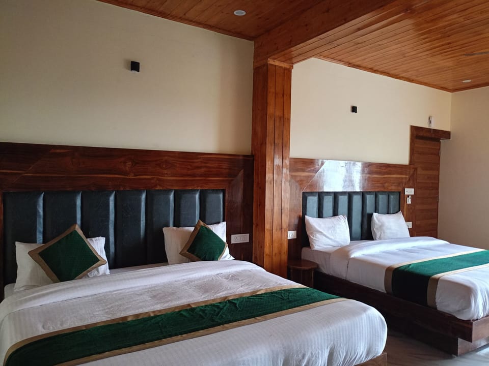 Deluxe Double Room, Lake View | Premium bedding, down comforters, Select Comfort beds, desk