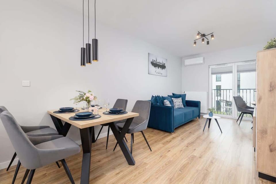 Stylish living room with coffe table. 