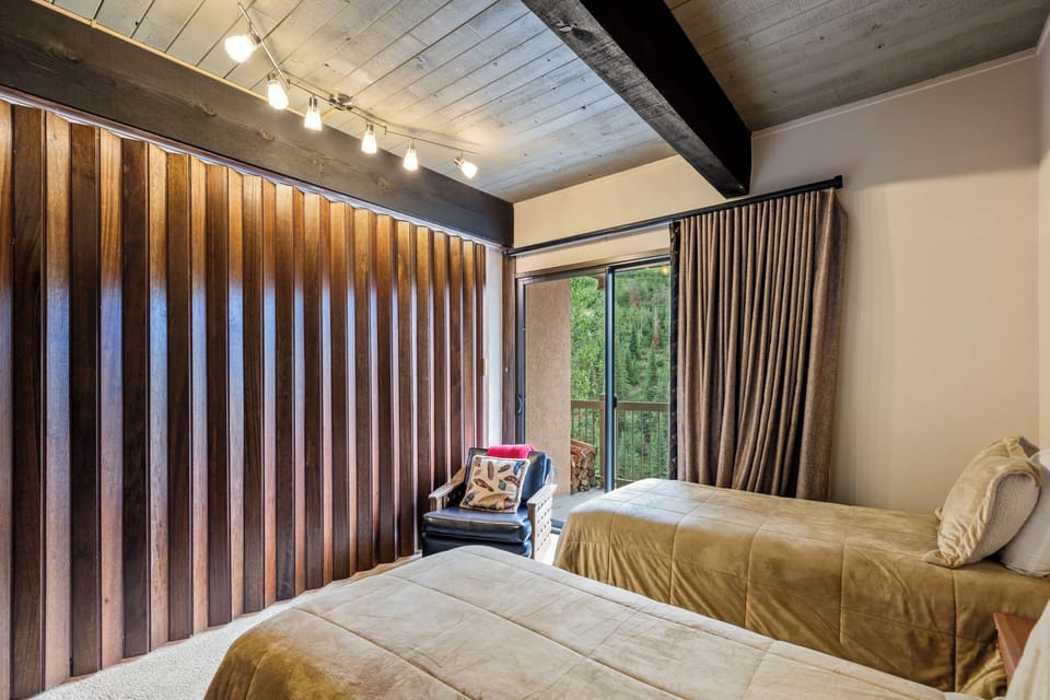 Second Bedroom - Wall folds Out