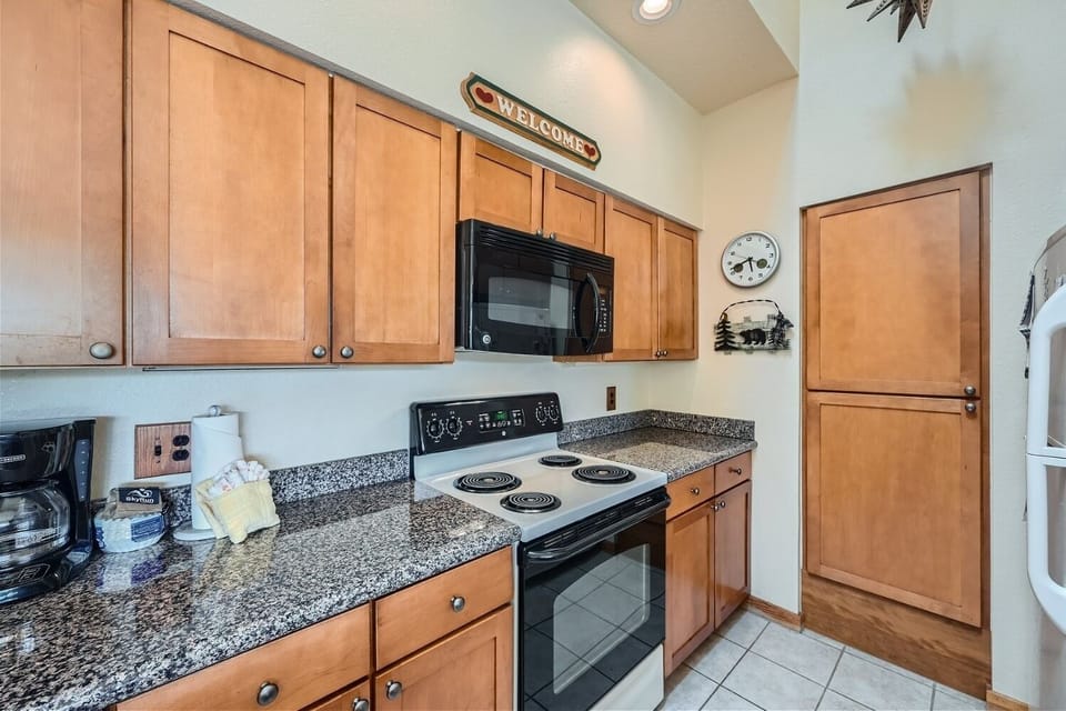 Condo, 2 Bedrooms | Private kitchen | Coffee/tea maker, fridge, oven, toaster