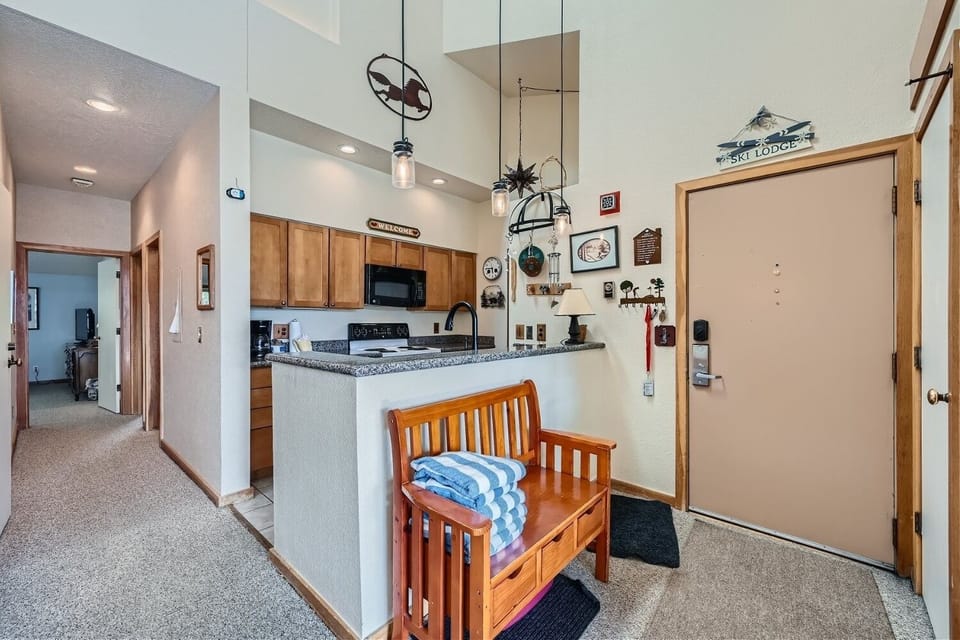 Condo, 2 Bedrooms | Private kitchen | Fridge, oven, coffee/tea maker, toaster
