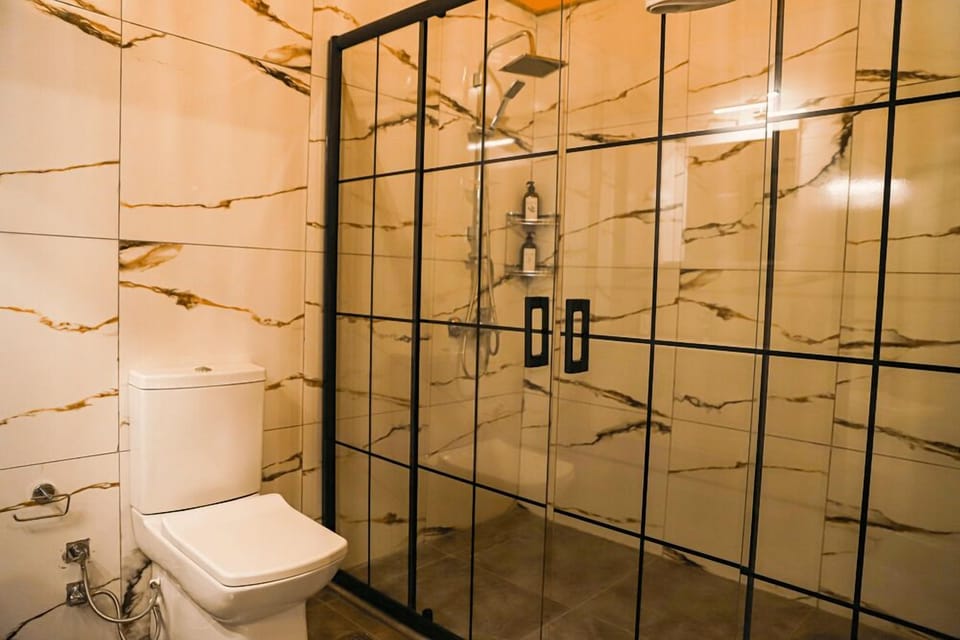Superior Room, Balcony, Garden View | Bathroom