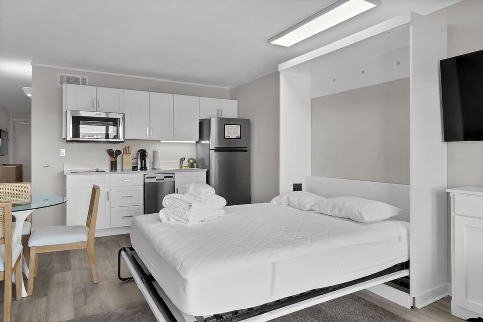 Murphy bed included to optimize space and living area