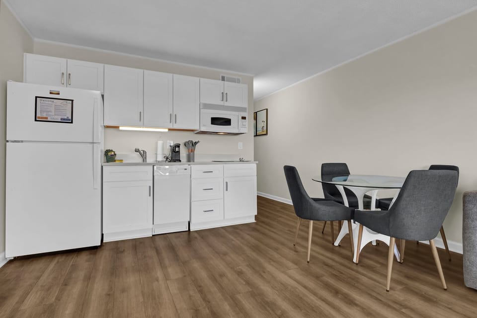 Kitchen and Dining Space for Four