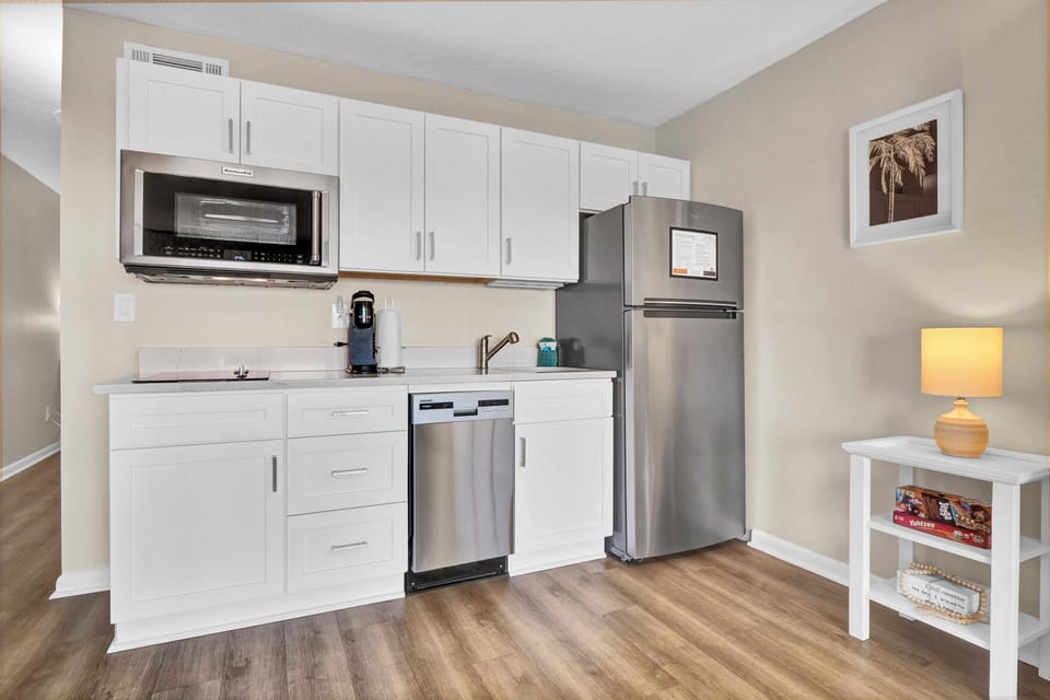 Full Kitchenette
