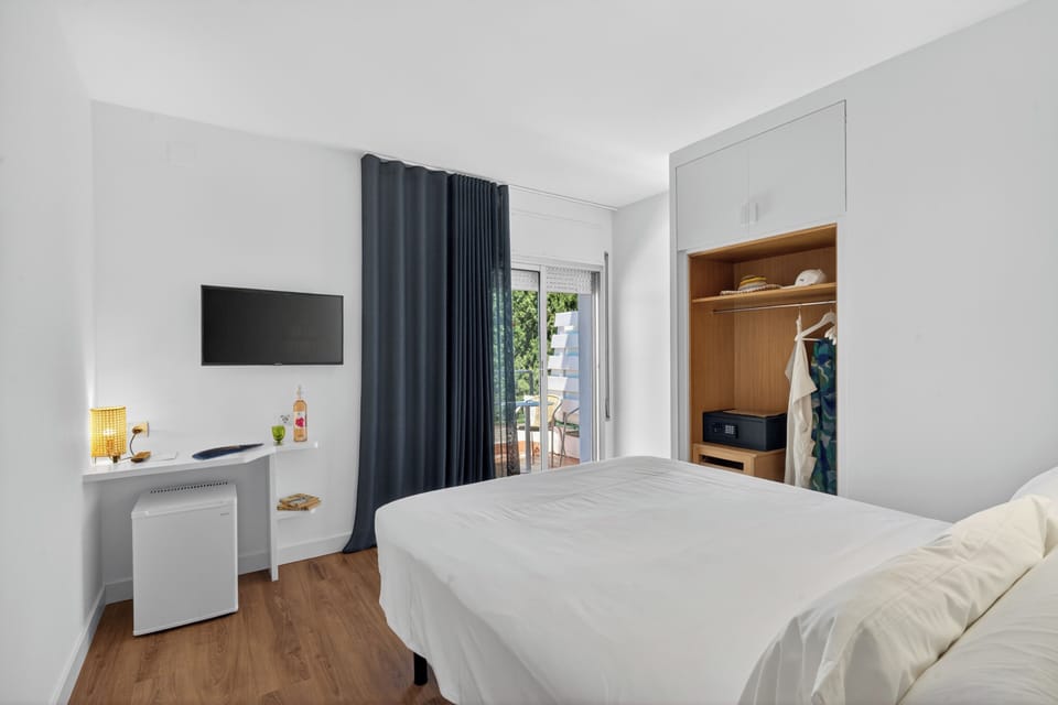 Comfort Double or Twin Room | In-room safe, desk, free WiFi