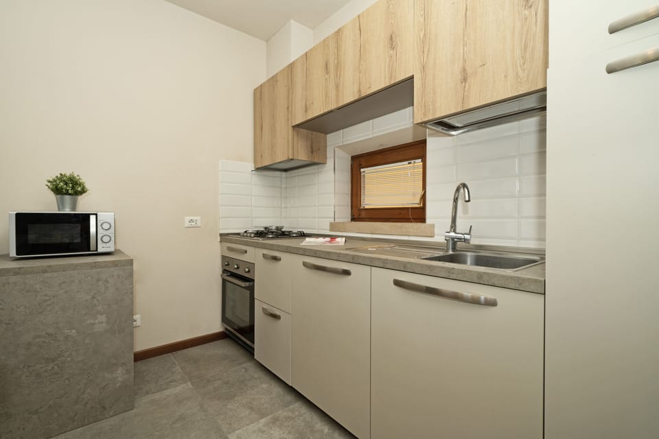 Apartment | Private kitchenette | Espresso maker, coffee/tea maker, electric kettle