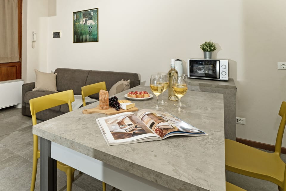 Apartment | Living room | 30-cm TV with digital channels