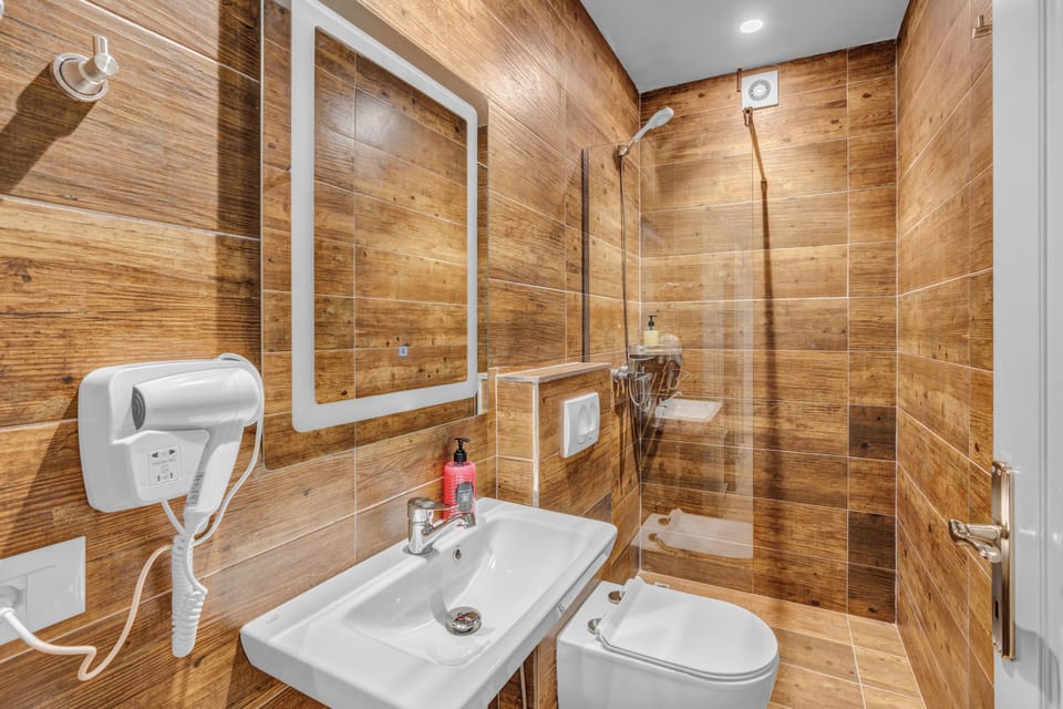 Comfort Triple Room, 3 Twin Beds, Garden View | Bathroom | Shower, hair dryer, towels, soap