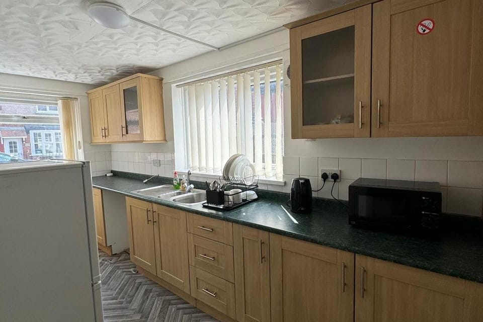 House | Private kitchen | Fridge, microwave, oven, stovetop