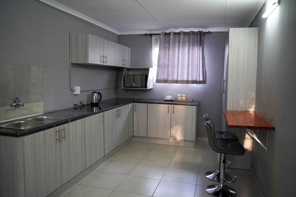 Deluxe Apartment, Garden View | Private kitchen | Fridge, cookware/dishes/utensils