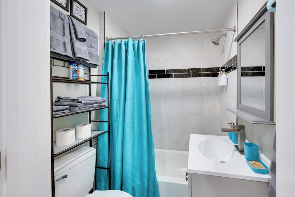 Full Bathroom | Towels Provided | Complimentary Toiletries | Hair Dryer