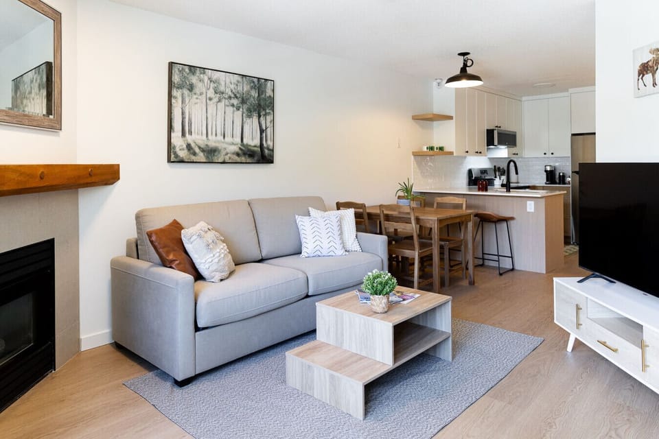 Welcome to Market Place Lodge! A perfect location for your next getaway. Great for couples! Walk to Whistler Village via the Village stroll, bike the Valley trail that connects all of Whistler or try out the many restaurants steps away!