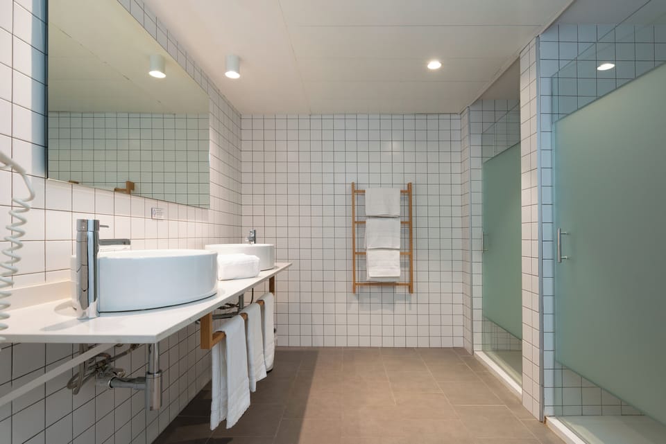 Deluxe Family Room 8 people | Bathroom | Free toiletries, hair dryer, towels, soap