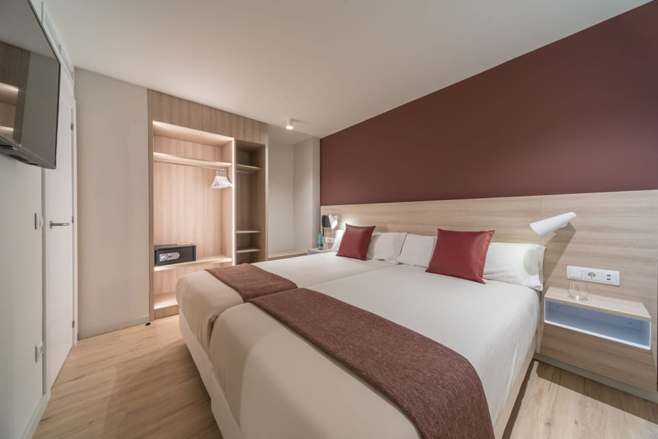 Superior Apartment, 1 Bedroom, 4 people | In-room safe, desk, laptop workspace, blackout drapes