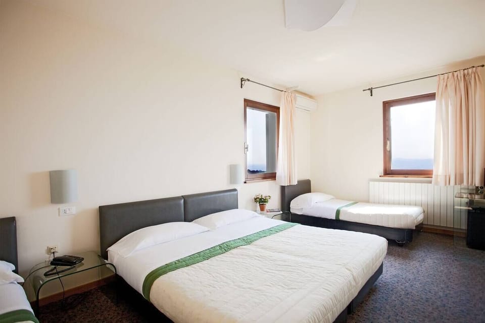 Classic Triple Room | In-room safe, desk, laptop workspace, iron/ironing board