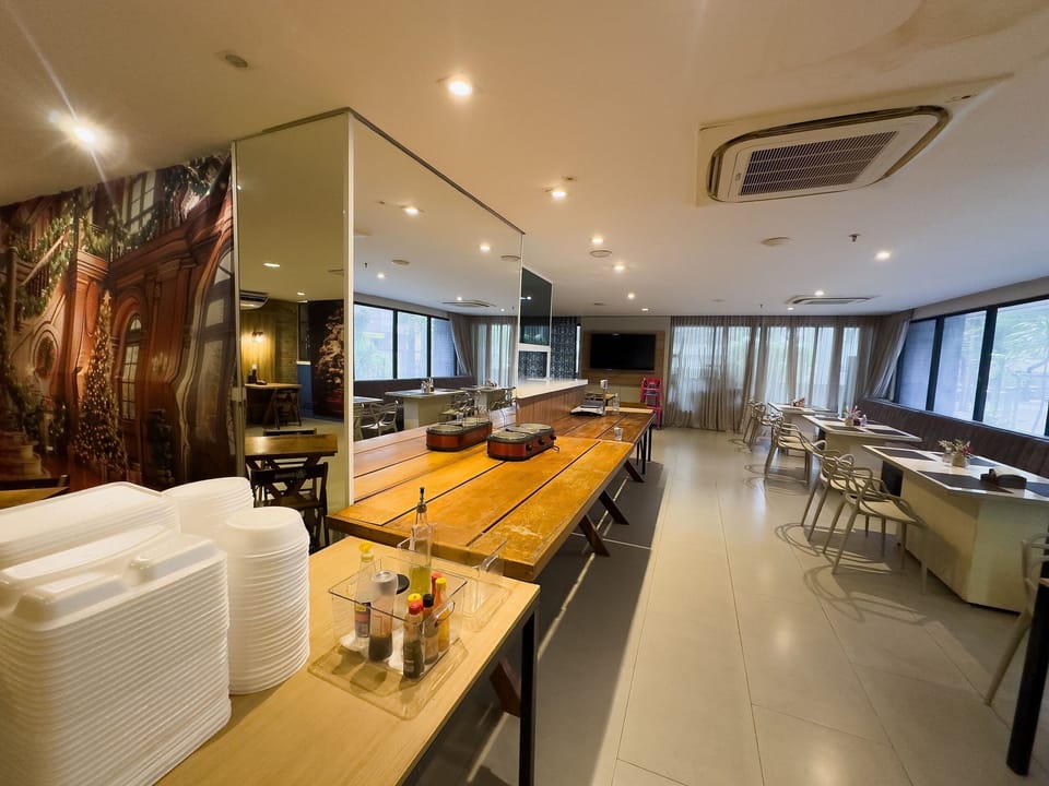 Studio | Dining