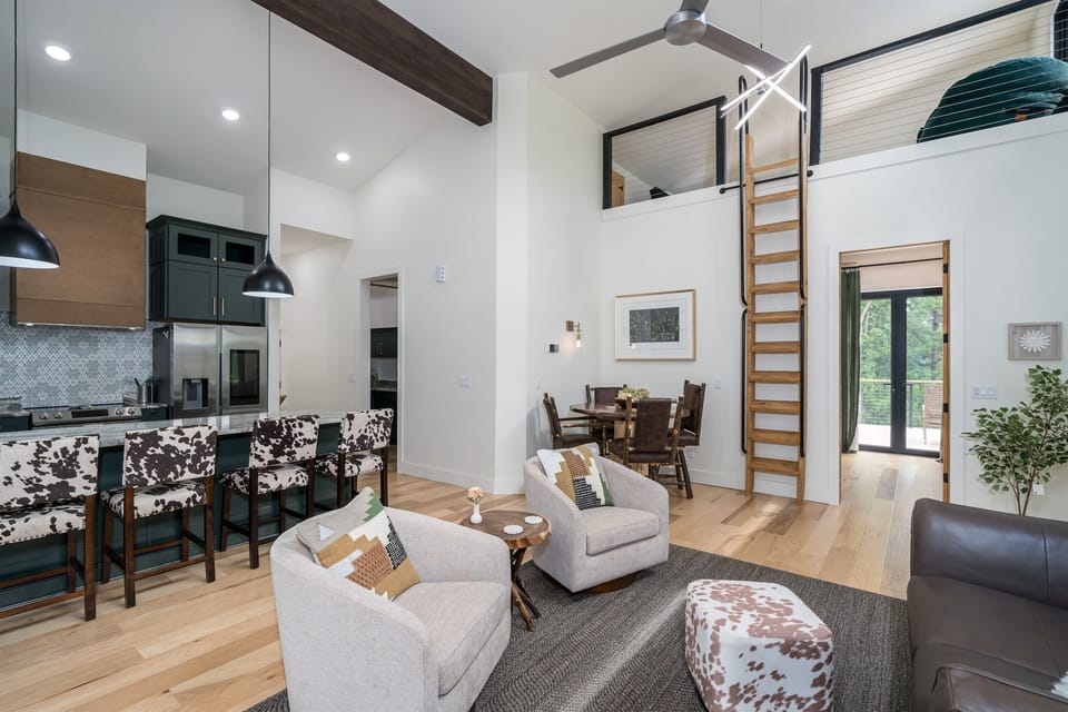 Main Living Area (Ladder In)