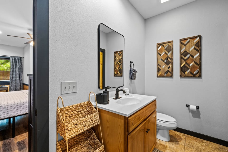 Downstairs Master En-Suite-Full Bathroom w/ shower