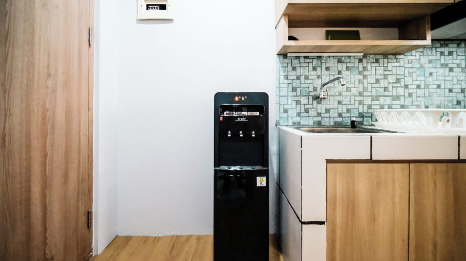 Deluxe Studio | Private kitchen | Full-size fridge, stovetop, electric kettle