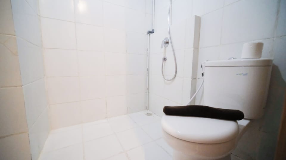 Deluxe Apartment | Bathroom | Shower, towels