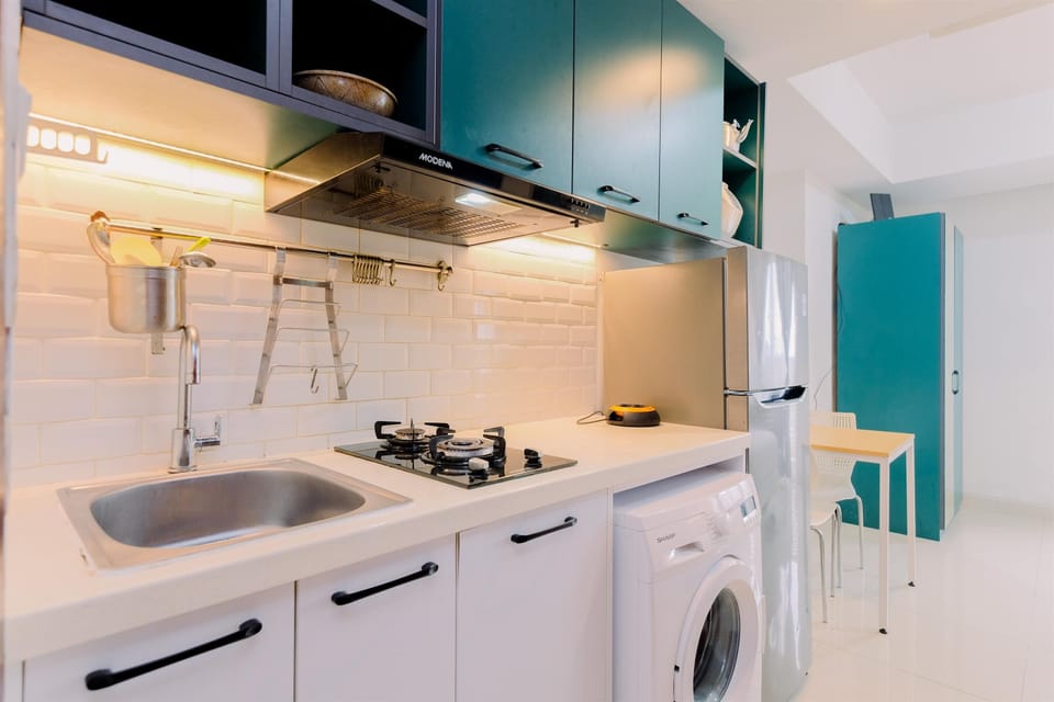 Deluxe Studio | Private kitchen | Full-size fridge, stovetop, electric kettle