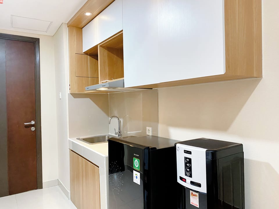 Deluxe Studio | Private kitchen | Fridge, stovetop, electric kettle