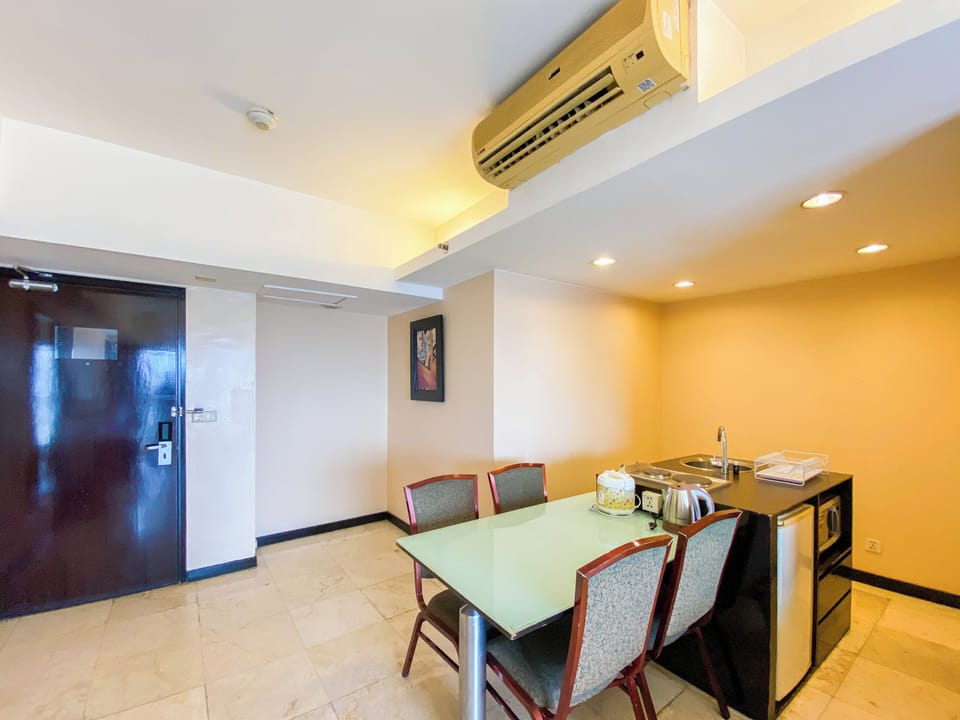 Deluxe Apartment | Living area