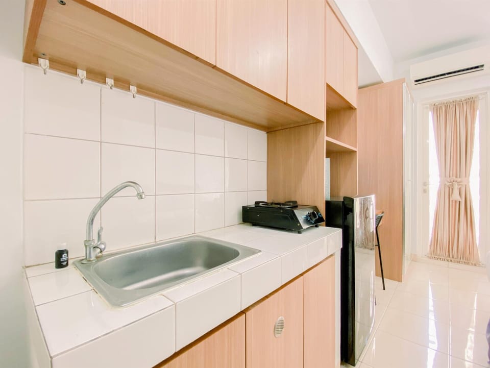 Deluxe Studio | Private kitchen | Fridge, stovetop, electric kettle