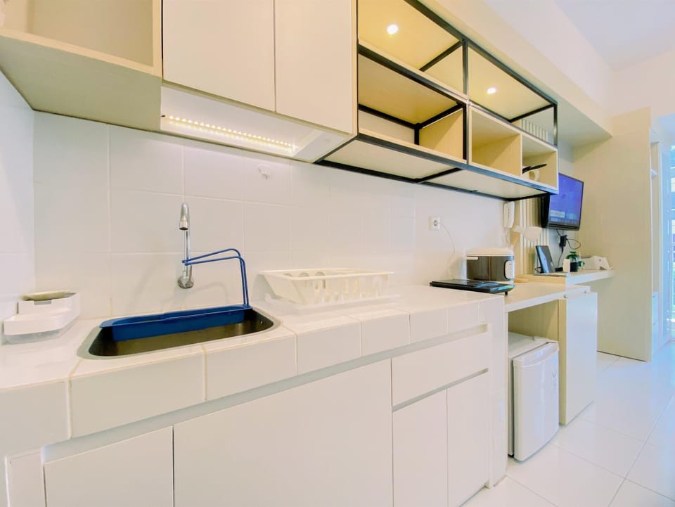 Studio | Private kitchen | Mini-fridge, stovetop, rice cooker, dining tables