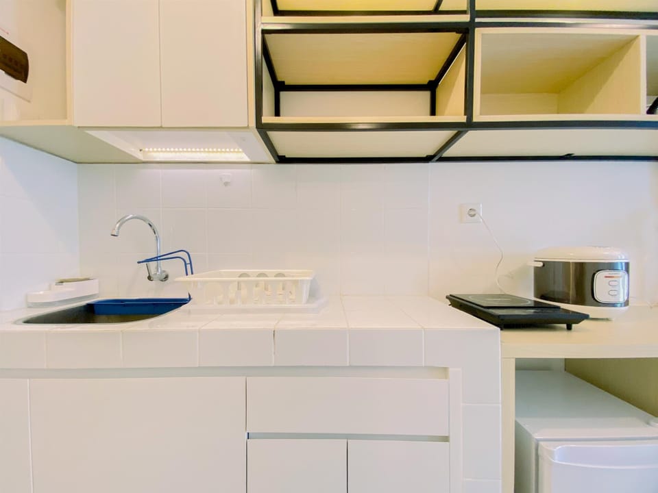 Studio | Private kitchen | Mini-fridge, stovetop, rice cooker, dining tables