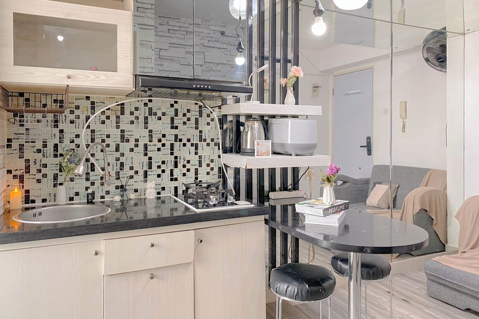 Apartment | Private kitchen | Fridge, stovetop, electric kettle, rice cooker