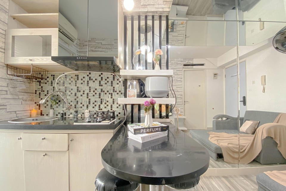 Apartment | Private kitchen | Fridge, stovetop, electric kettle, rice cooker
