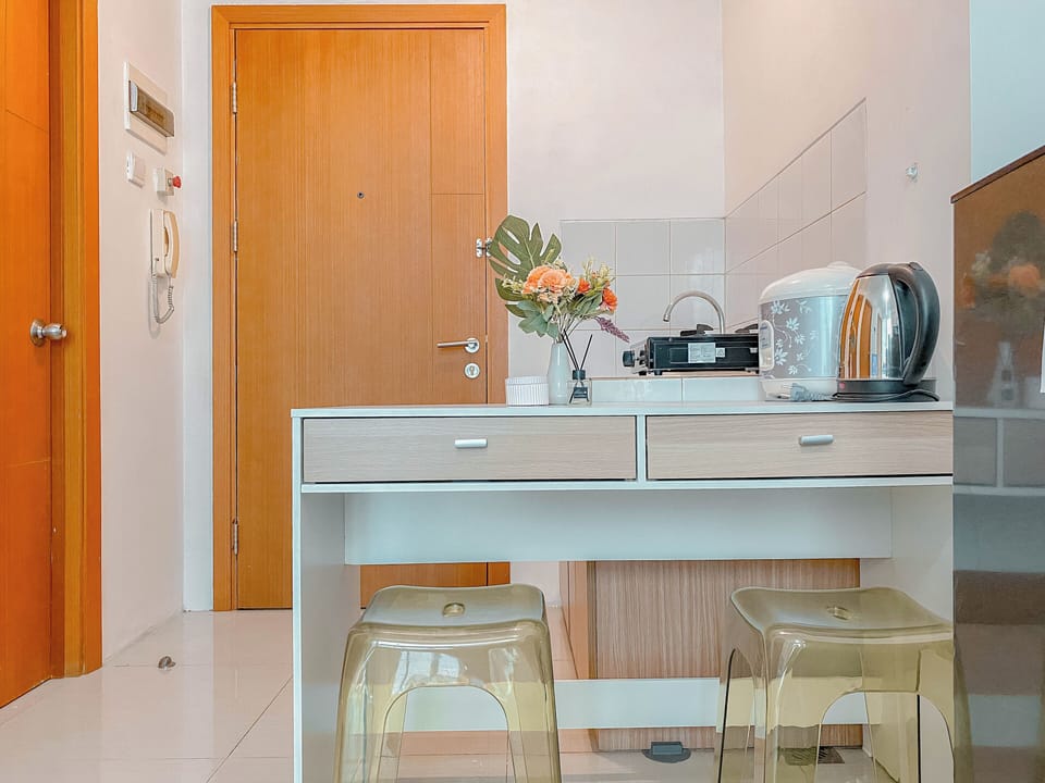 Apartment | Private kitchen | Fridge, stovetop, rice cooker, dining tables