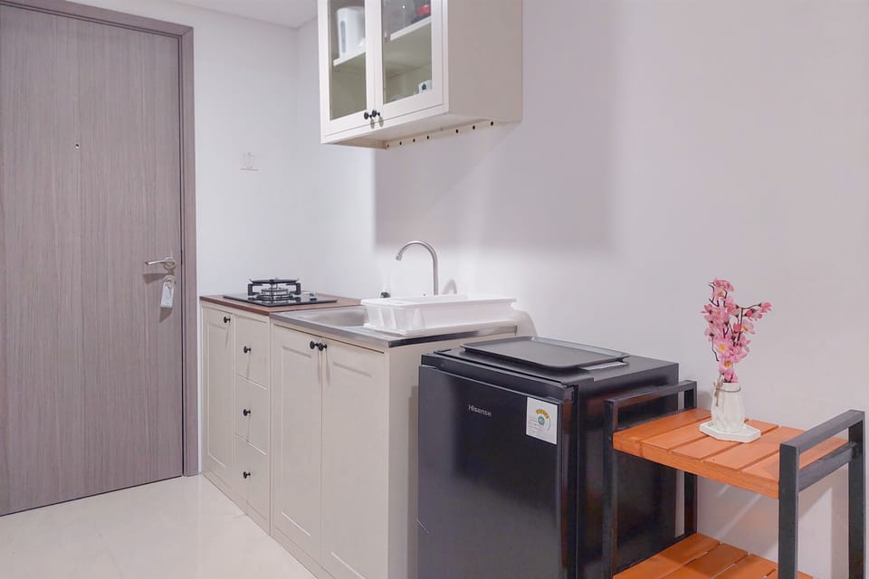Apartment | Private kitchen | Fridge, stovetop, rice cooker