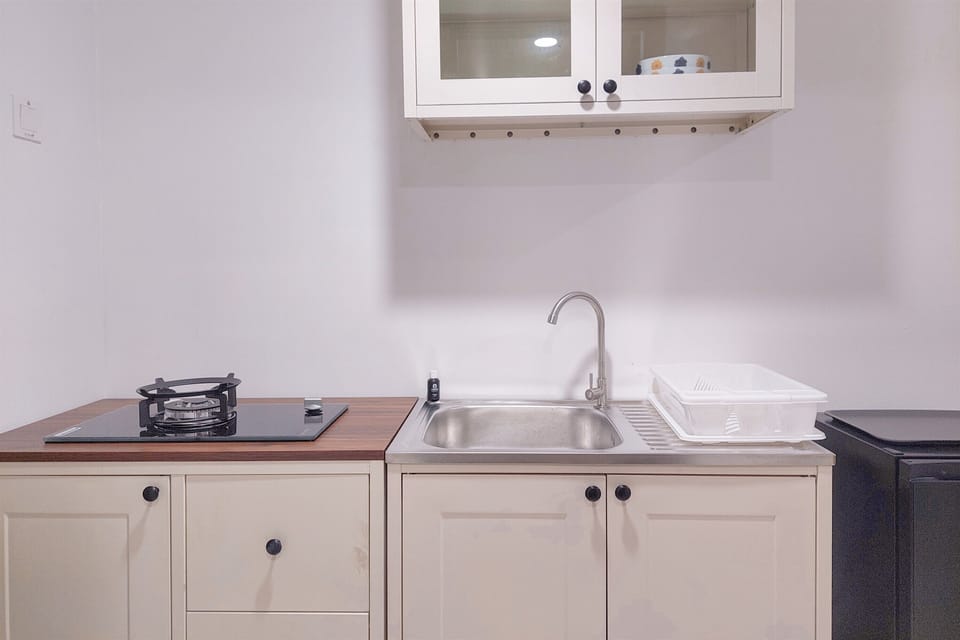 Apartment | Private kitchen | Fridge, stovetop, rice cooker