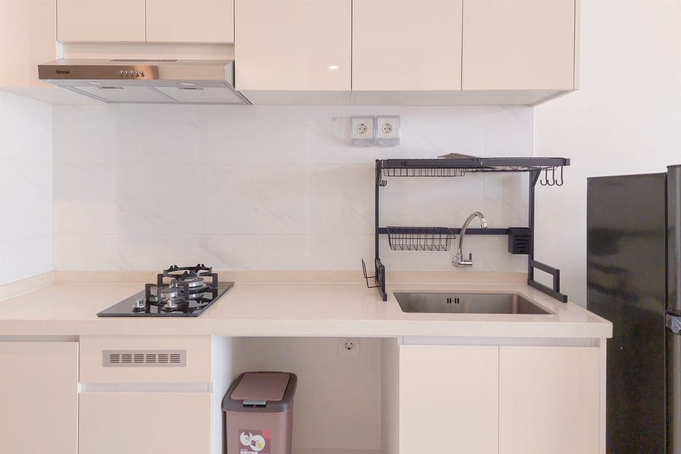 Apartment | Private kitchen | Fridge, stovetop, electric kettle, rice cooker