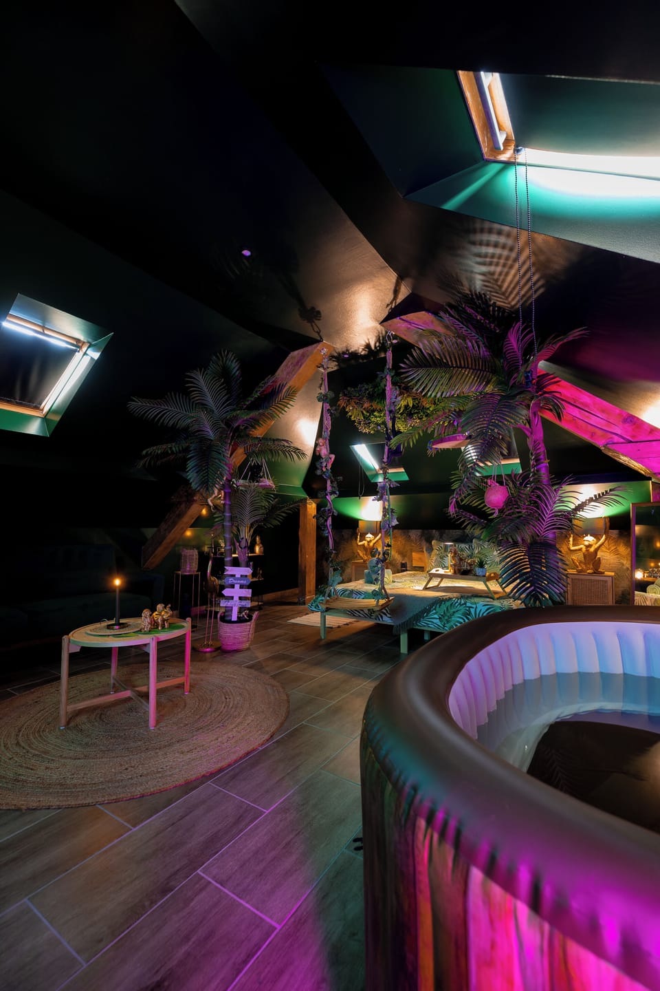 Indoor spa tub