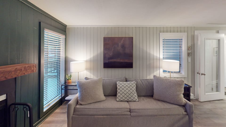 Indoors, Furniture, Living Room, Home Decor, Couch
