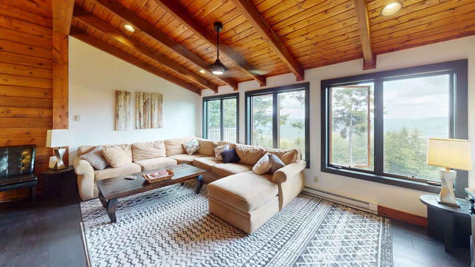 Indoors, Home Decor, Furniture, Table, Coffee Table