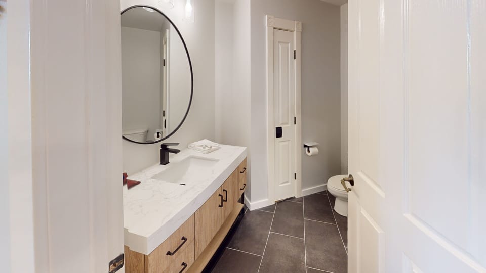 Sink, Indoors, Sink Faucet, Bathroom, Room