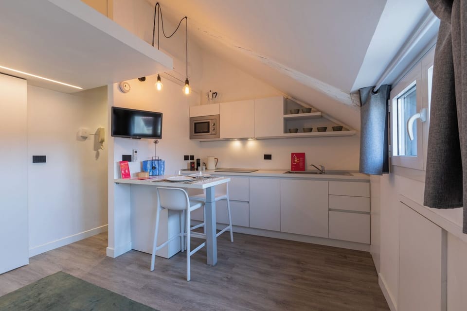 City Studio | Private kitchen | Espresso maker, electric kettle, toaster