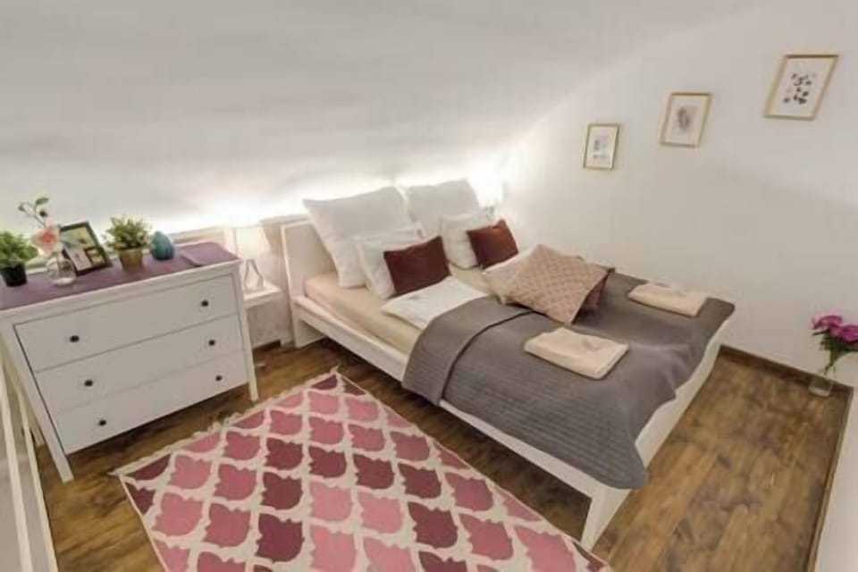 Bedroom (2)