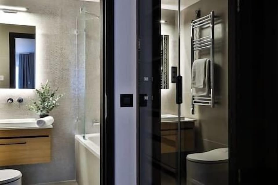 Bathroom2 (2)