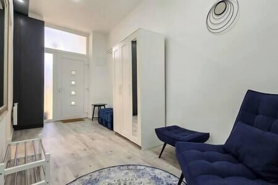 Entry (1)