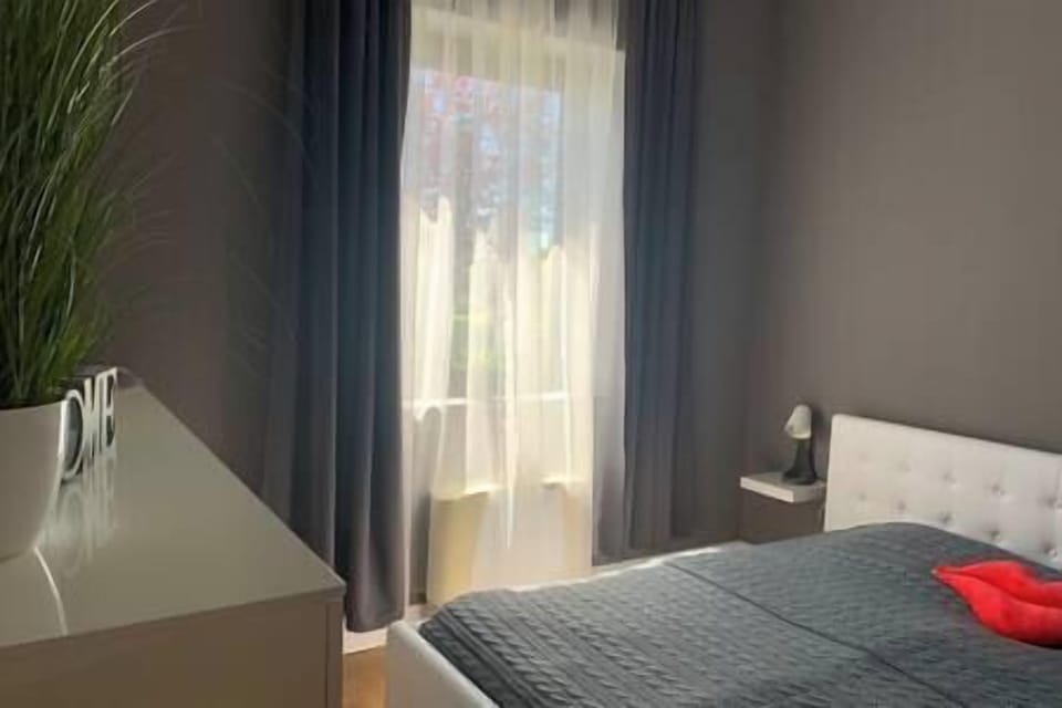 Bedroom2 (3)